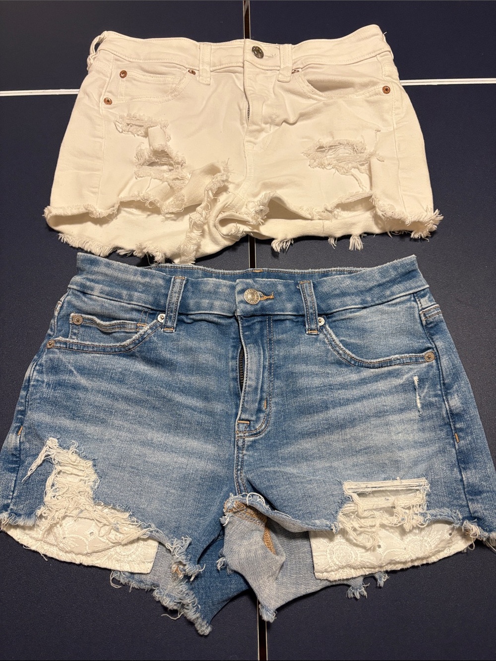 American Eagle Outfitters Distressed Denim Shorts White & Light Blue size 6